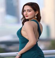 Zaara Yesmins OffShoulder Look is Showstopper