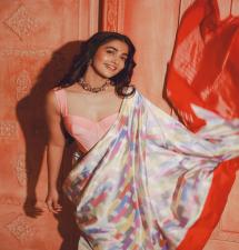 Pooja Hegde Embraces Ethnic Beauty in Saree