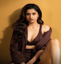 Tanya Ravichandran Looks Stunning in Dark Green Outfit