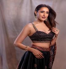 Pragya Jaiswal Looks Breathtaking in Traditional Attire