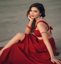 Samonty Shoumi Raises the Temperature in Red Outfit