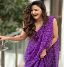 Anaira Gupta Slays in Sleeveless Blouse and Saree