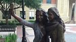 Texas Town Erects a Selfie Statue